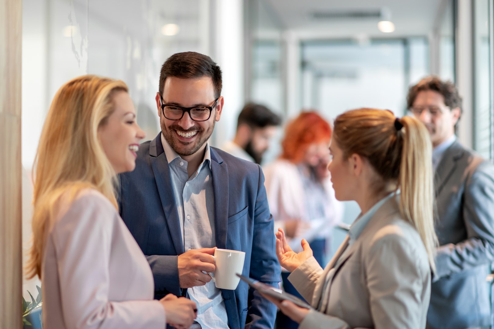 Business people standing in office Konferencje, szkolenia